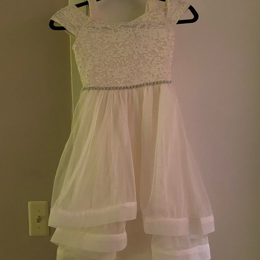 Dillard’s flower girl dress size 7. Never Worn!